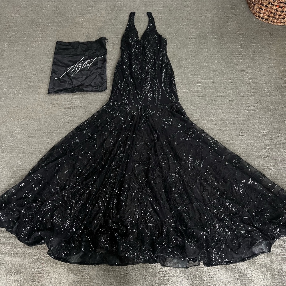 Black prom dress! Brand is Alglist, comes with original dust bag. Size 10/ Large